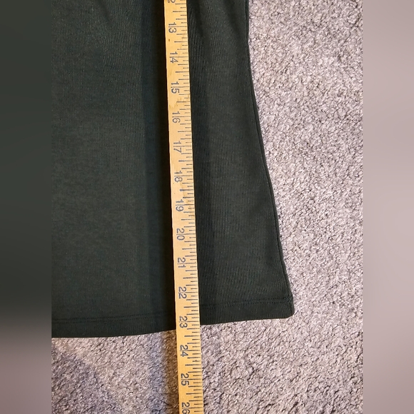 Doe & Rae Dark Green Cut Out Lightweight Top Size Small - Picture 4 of 7